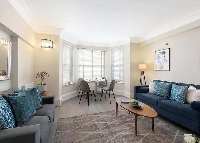 Beautiful Royal Borough Apartment