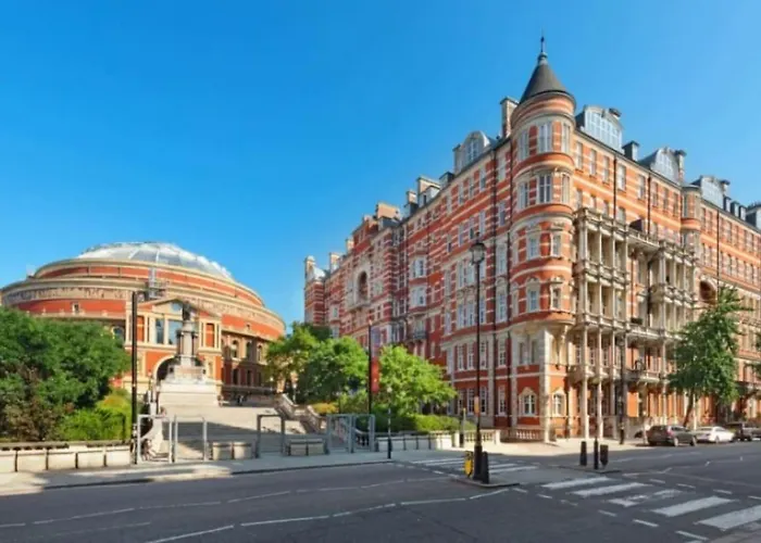 Beautiful Royal Borough Apartment
